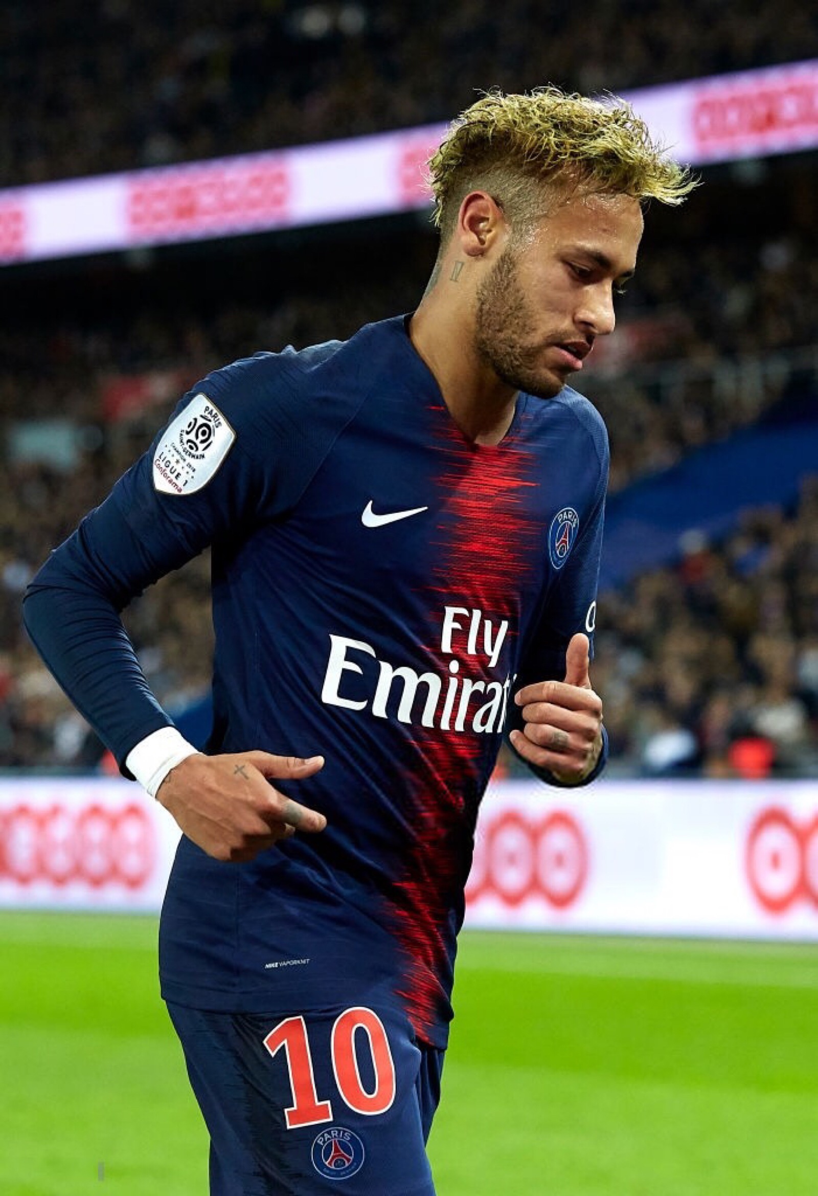 中超比赛亮点：上海海港绝杀山东泰山,