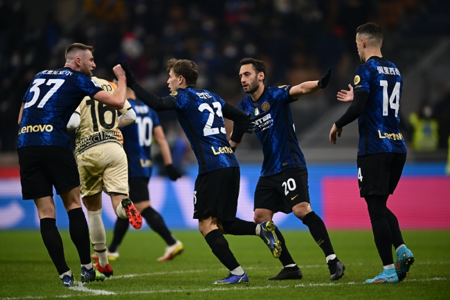 简直令人叹为观止，11年前的今天，拉姆塞打进了欧冠历史上最伟大的进球之一