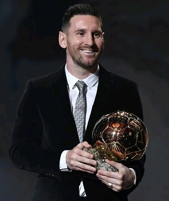 意甲风云再起！国际米兰4-0横扫科莫，齐沃战术大胜法布雷加斯夺榜首