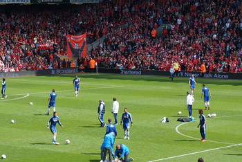 詹姆斯更新社媒：那些黑子们真走上球场，当场就会吓得尿裤子