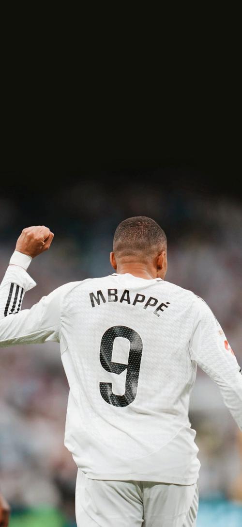 斯洛特：我们没有可用的边锋，派出两名9号球员是合乎逻辑的